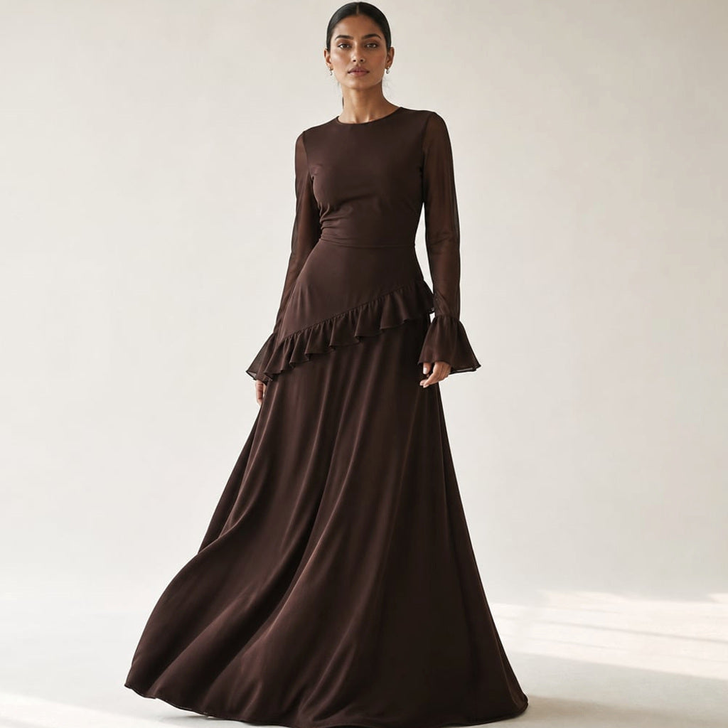 Maxi-Kleid mit Rüschenärmeln ausgestellte Silhouette in Espresso – Vitolia