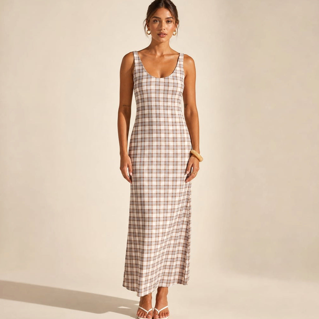 Ärmelloses Maxi-Kleid in Neutrales Karo mit transparentem Überstoff und Mini-Innenfutter, Ganzkörperansicht
