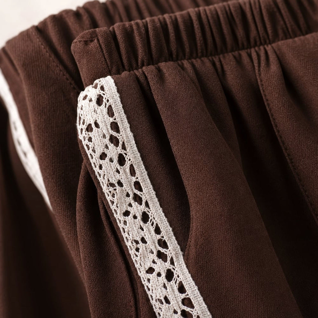 Racer-Stripe Hose mit Falten und Spitzenabschluss Schokolade/Spitze – Vitolia