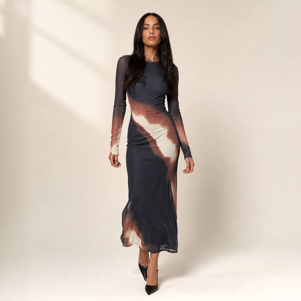 Kova Strickkleid in Mars — Midi-Länge, Stehkragen, langer Arm, vorderer Beinschlitz, vollständig gefüttert, Frontansicht