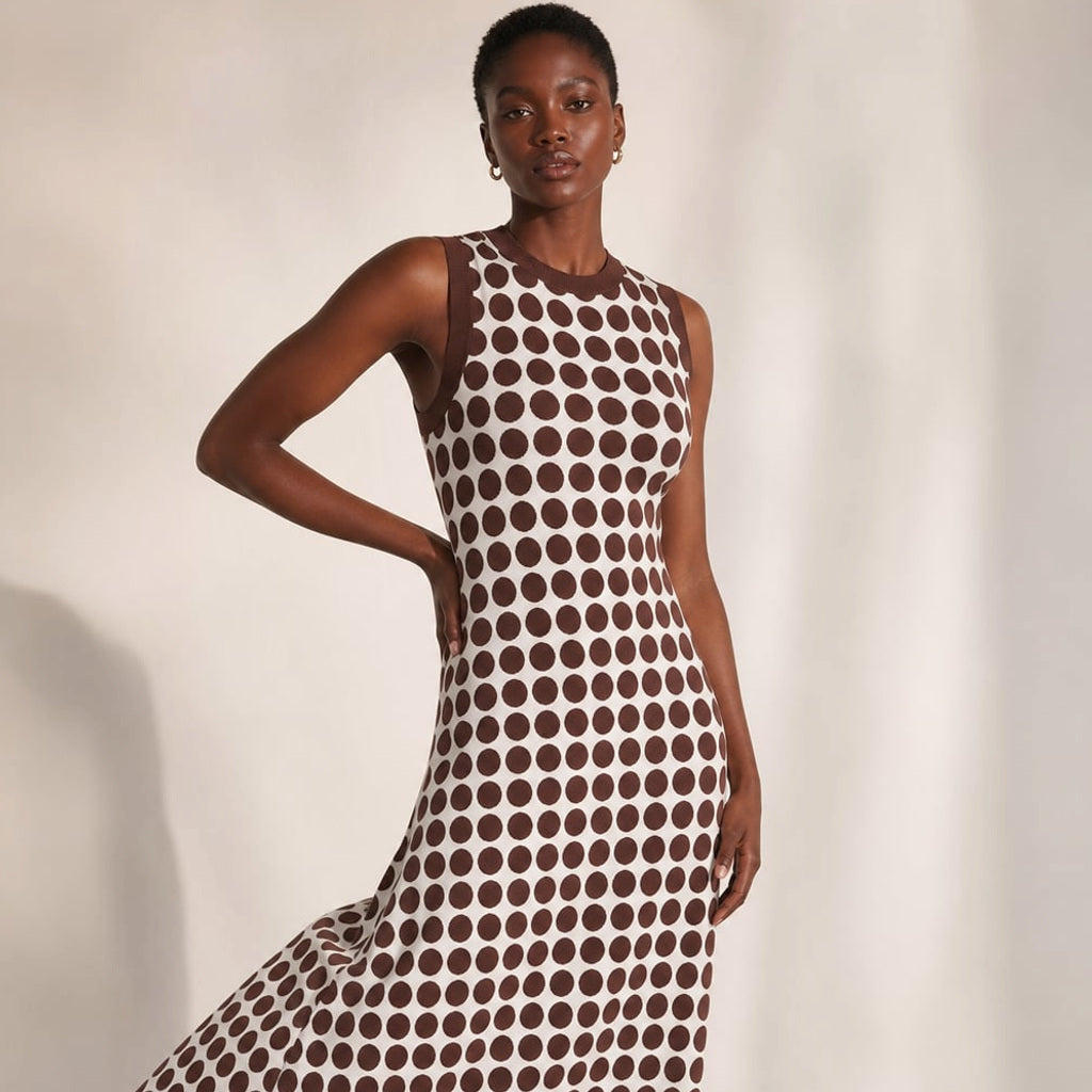 Ärmelloses Maxi-Kleid mit Schokoladen-Punktmuster und Knopfleiste – Vitolia