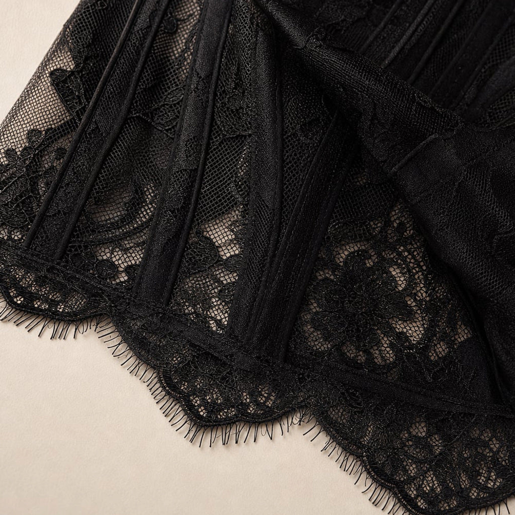 Mini-Kleid mit Spitze Korsett-Einlage figurnah – Vitolia