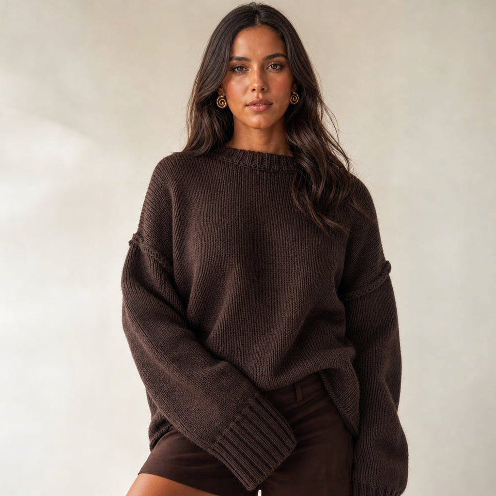 Paenus Rundhals-Strickpullover aus 100 % Baumwolle in Schokobraun, gerade Silhouette auf weißem Hintergrund