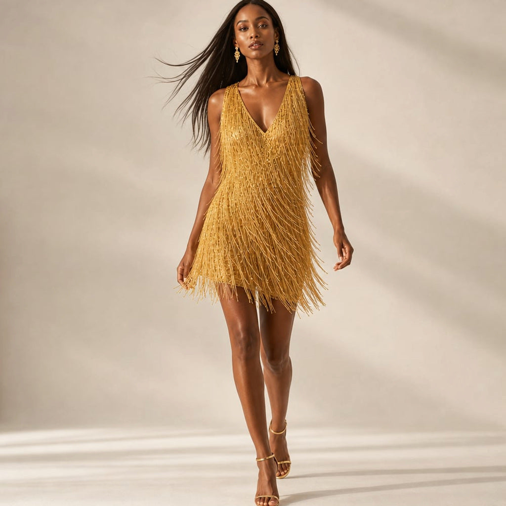 Mini-Kleid mit Pailletten Fransen Stufenrock tiefer V-Ausschnitt in Gold – Vitolia