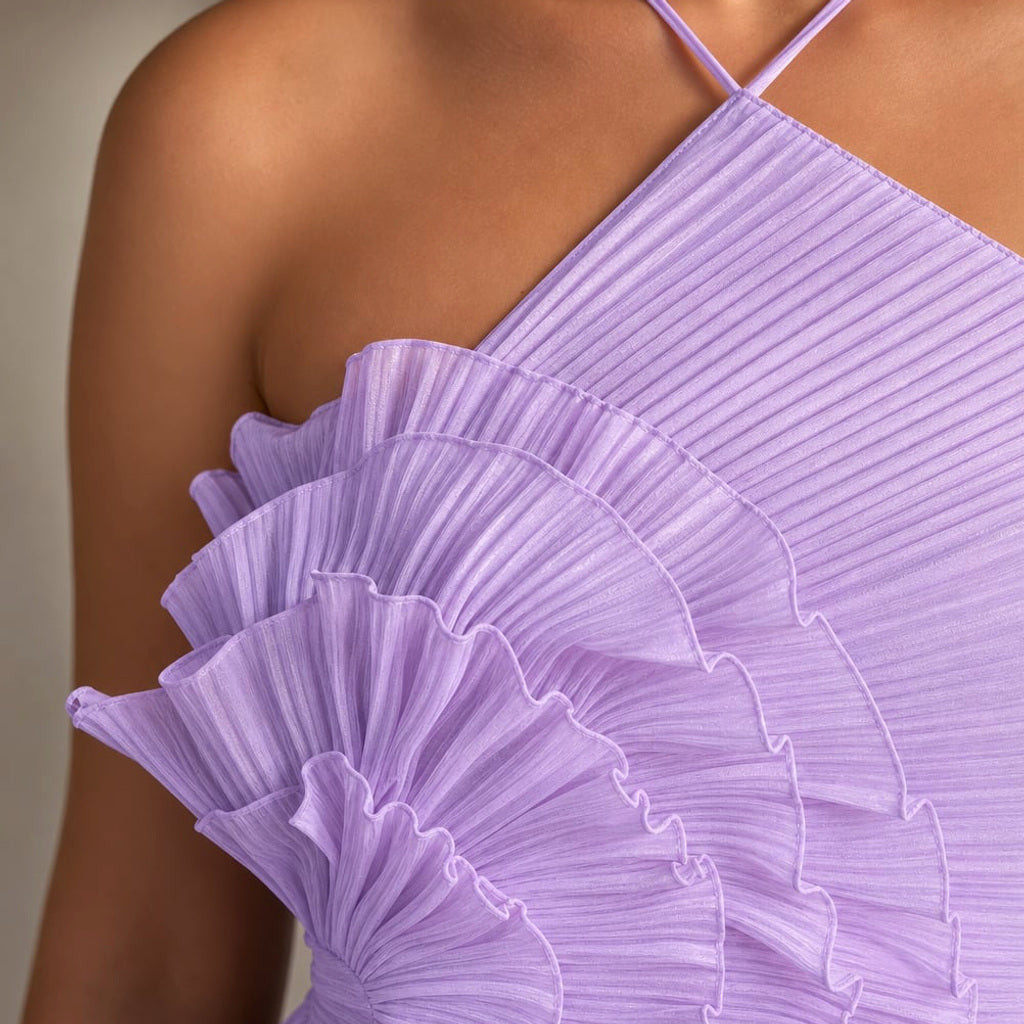 Maxi-Kleid mit Rüschen Neckholder Plissee asymmetrisch – Vitolia