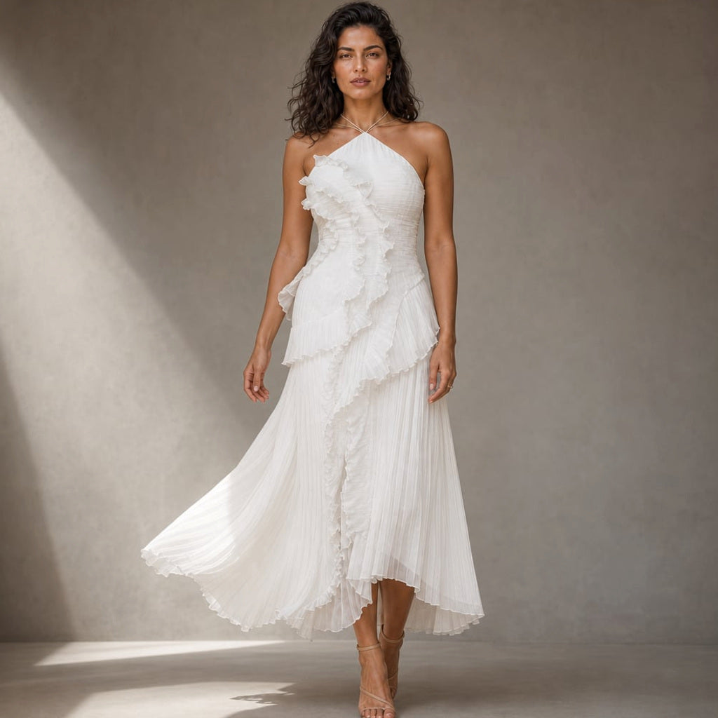 Maxi-Kleid mit Rüschen Neckholder Plissee asymmetrisch in Weiß – Vitolia