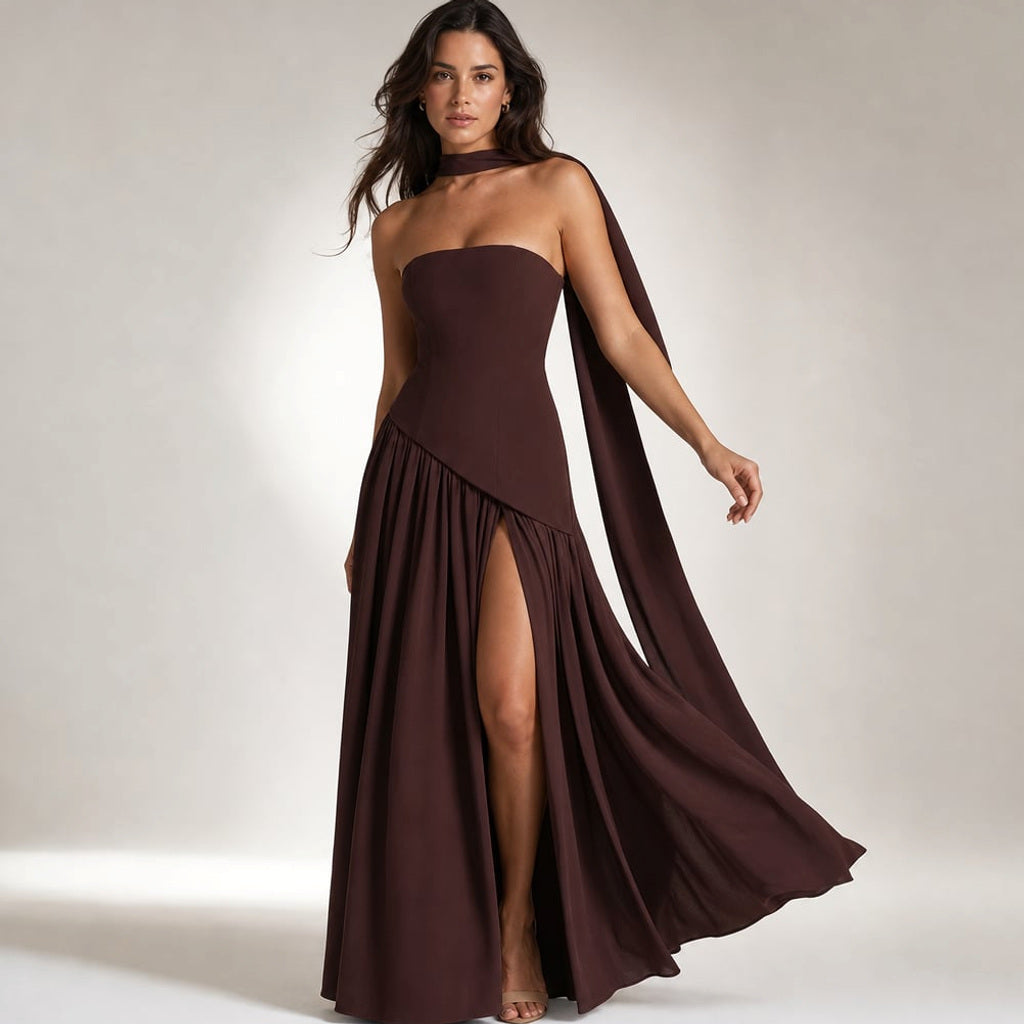 Trägerloser Maxi-Kleid Korsett mit Schal-Detail und Beinschlitz in Braun – Vitolia