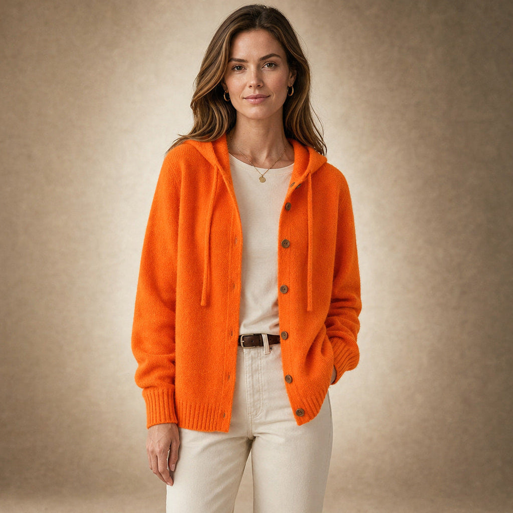 Arntraud | Strickjacke mit Kapuze und Knopfleiste in Bright Orange – Premium Editorial