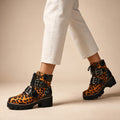 Berntraud | Chelsea Boots mit Schnallen und Profilsohle Leopard Orange – Produktfoto