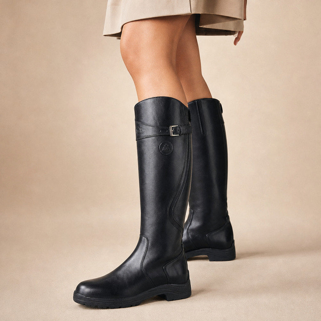 Elma | Kniehohe Reitstiefel mit Schnalle Schwarz – Produktfoto