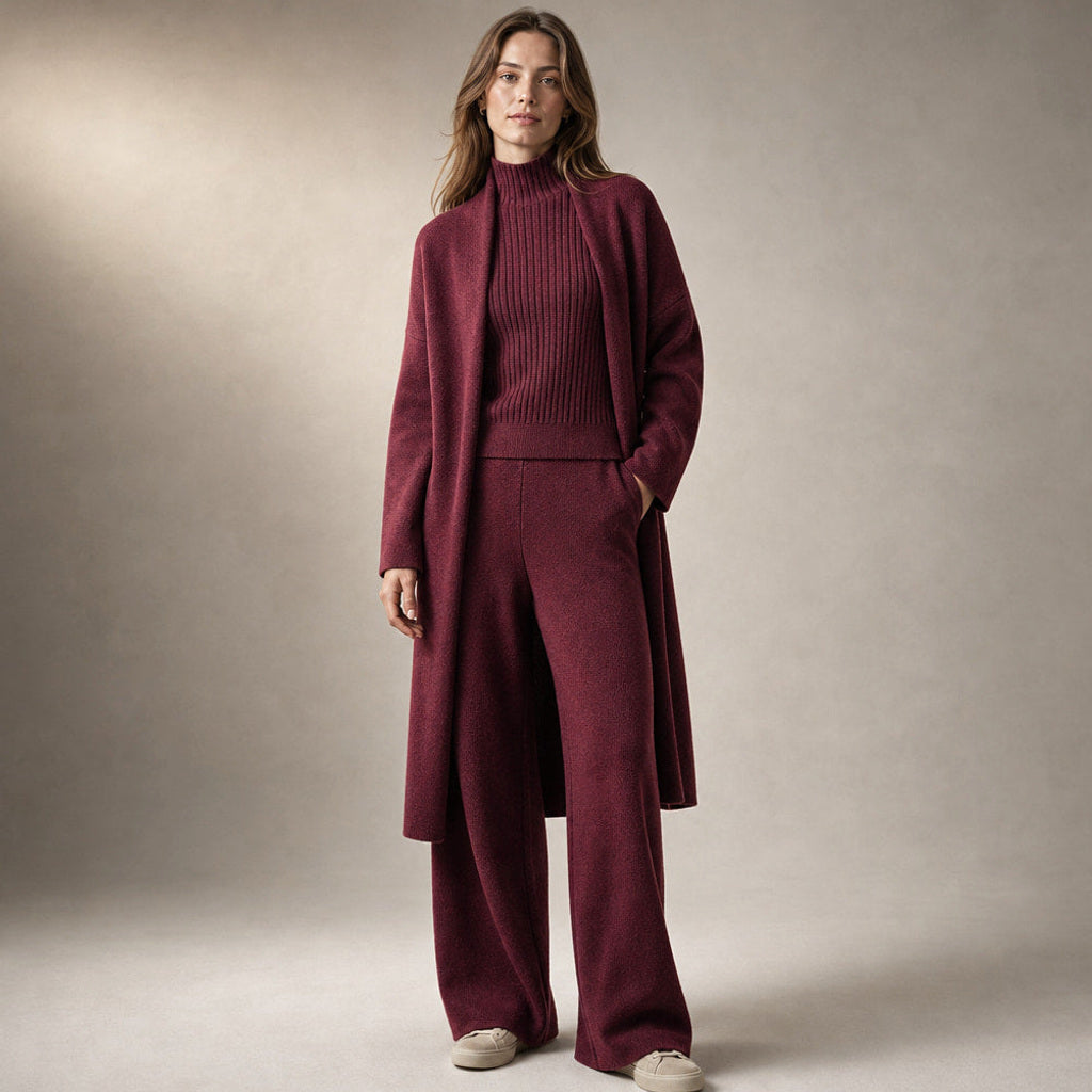 Erdmute | Strick-Set aus Schurwollmischung mit weichem Fall in Bordeaux / Rot – Premium Editorial