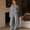 Erdmute | Strick-Set aus Schurwollmischung mit weichem Fall Slate Gray – Gestyltes Editorial-Foto