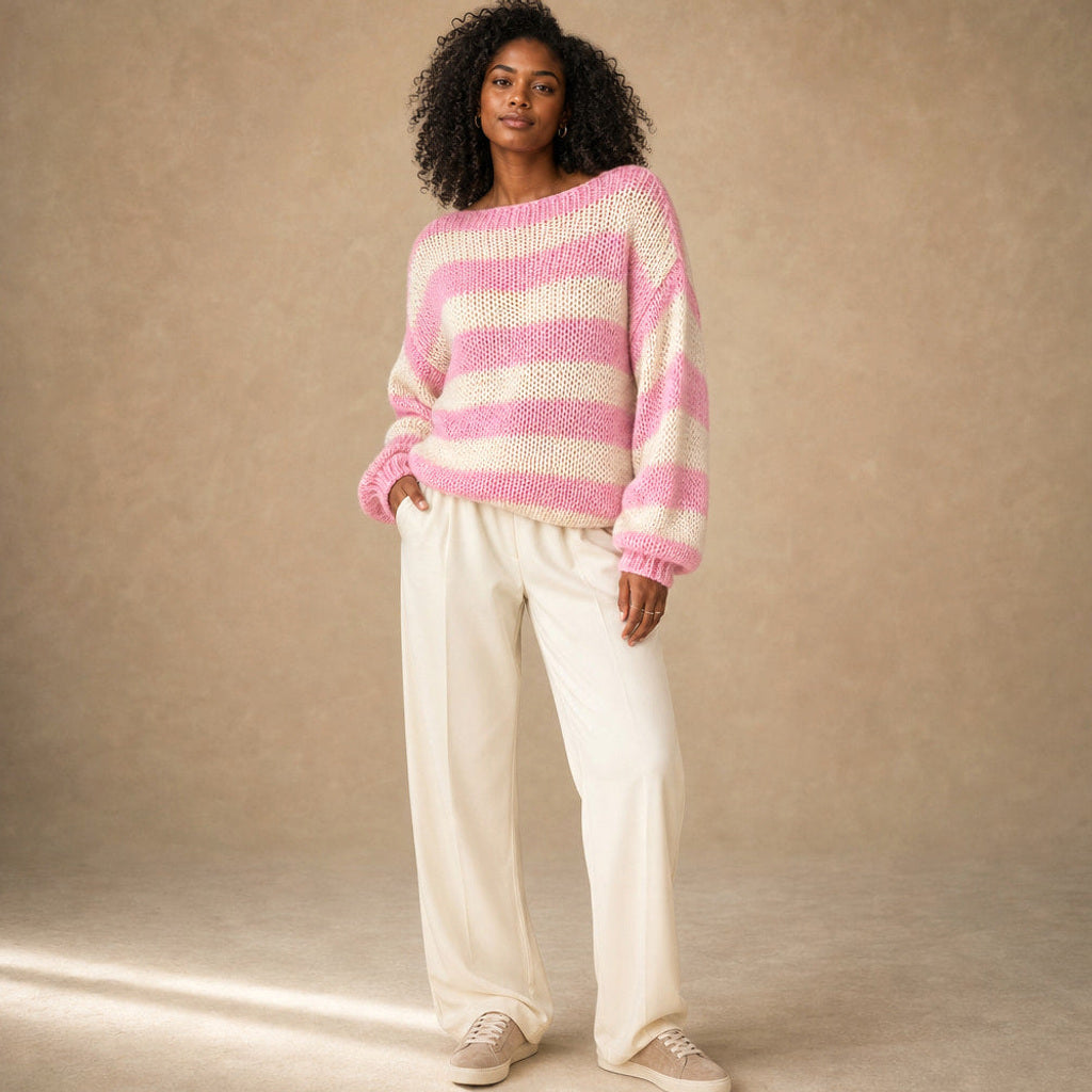 Ermentraud | Streifenpullover in Grobstrick mit Rundhals in Pink – Premium Editorial