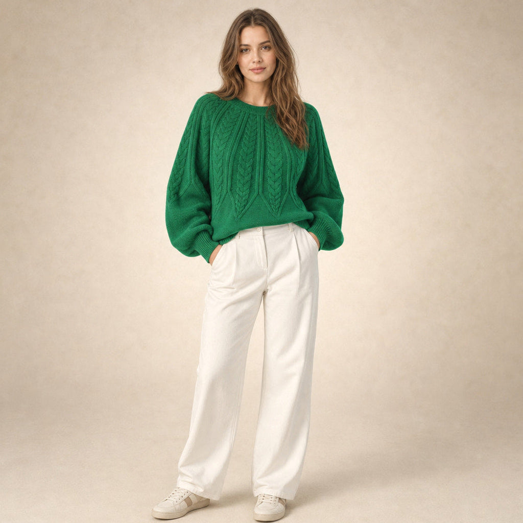 Fiede | Zopfstrick-Pullover mit weitem Schnitt in Grün – Premium Editorial