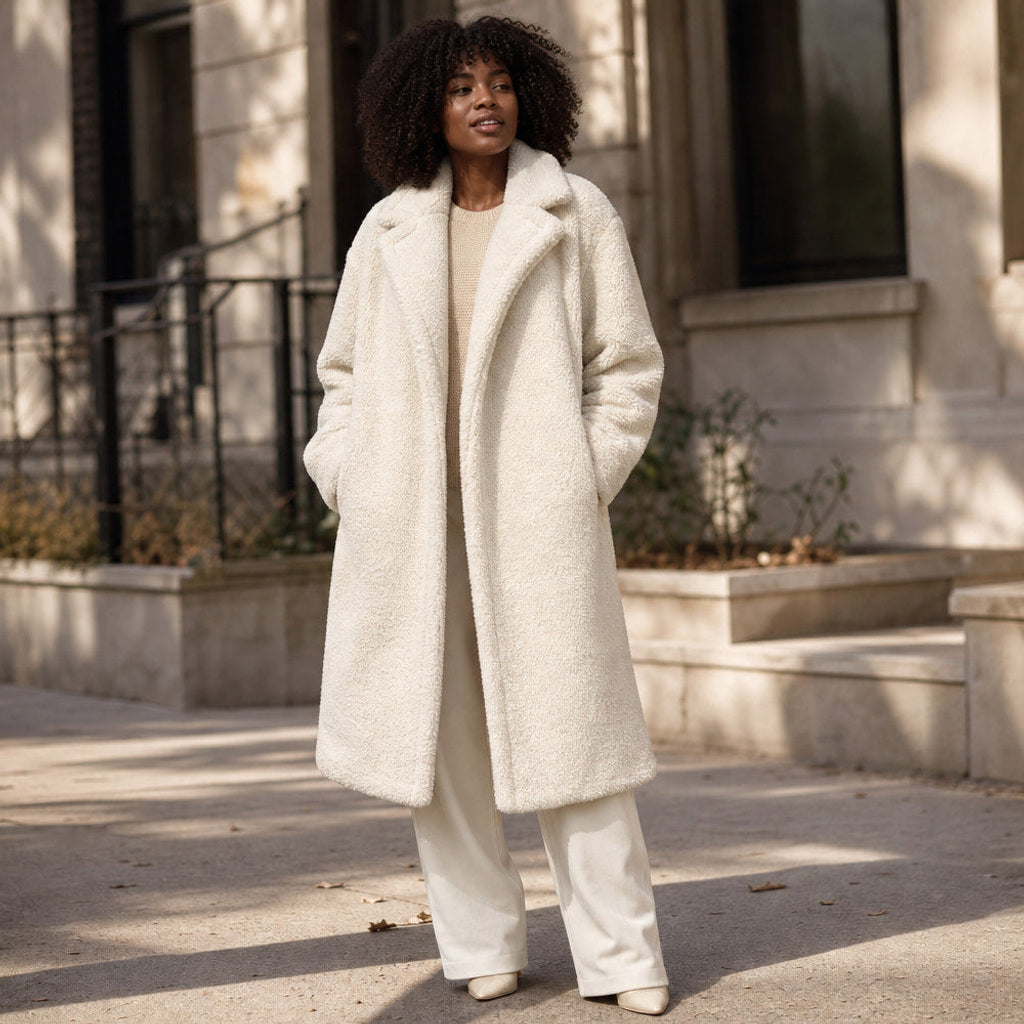 Friederike | Teddy-Wickelmantel in Longline – Gestyltes Editorial-Foto