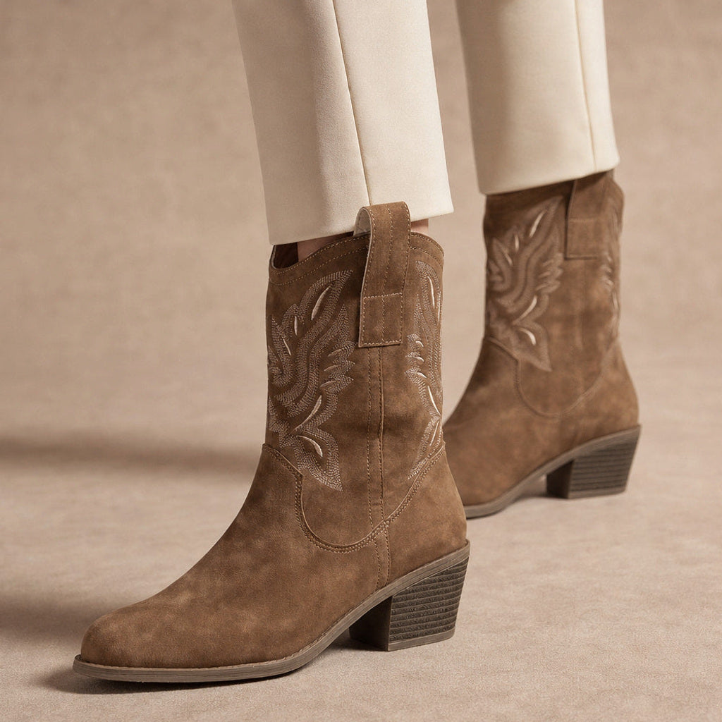 Friedlinde | Westernstiefel Damen mit Stickerei Braun in Braun – Premium Editorial