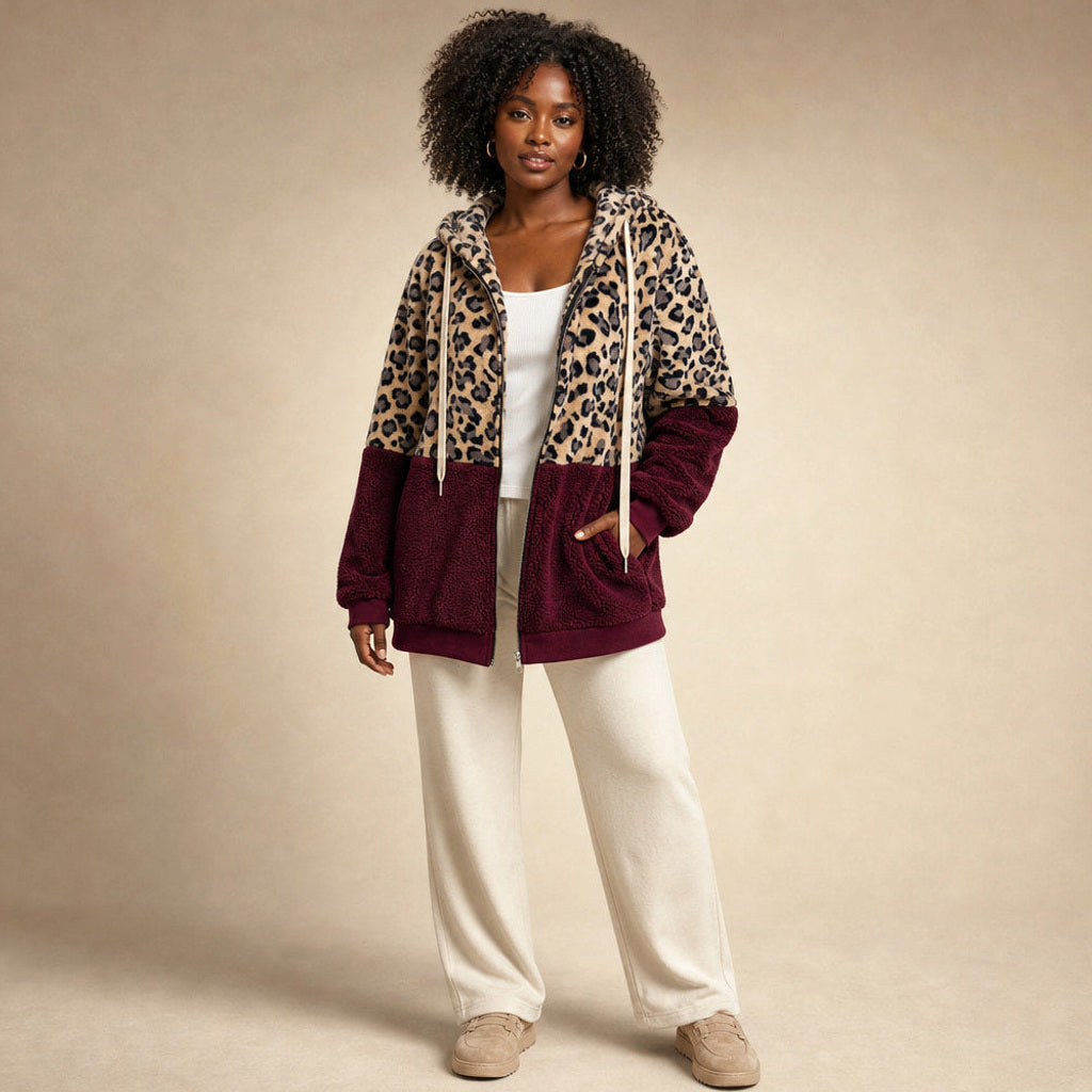 Geretrud | Longline-Kapuzenpullover mit Leopardenmuster Bordeaux – Produktfoto