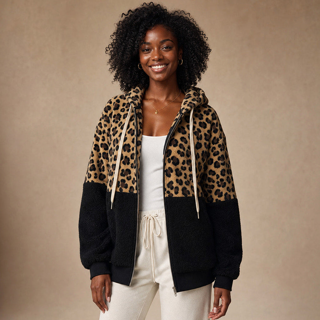 Geretrud | Longline-Kapuzenpullover mit Leopardenmuster in Schwarz – Premium Editorial