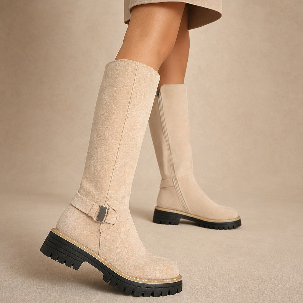 Gilahild | Overknee Stiefel mit Blockabsatz und Grobsohle Beige – Produktfoto