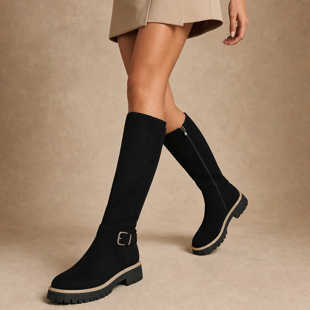 Gilahild | Overknee Stiefel mit Blockabsatz und Grobsohle Schwarz – Produktfoto