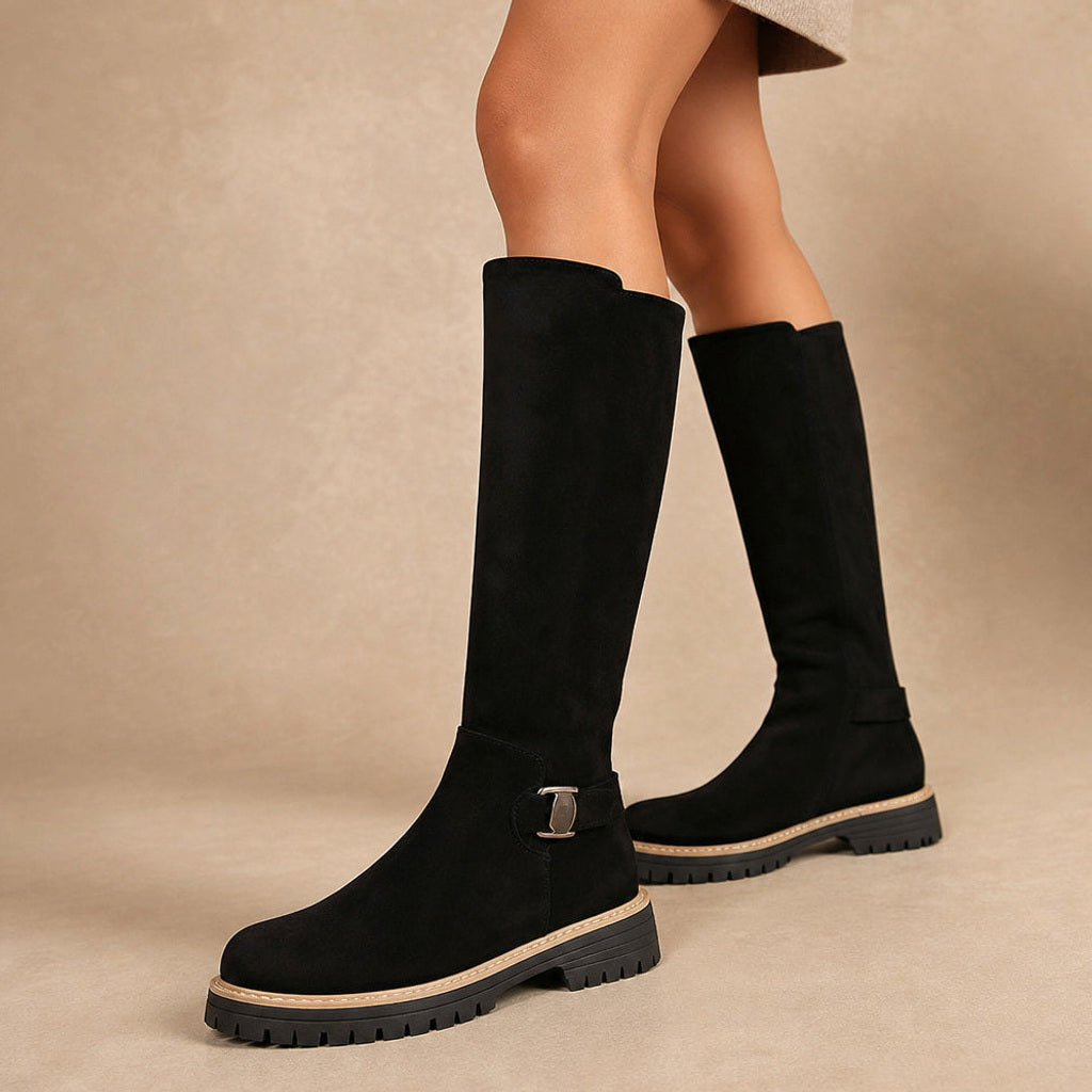 Gilahild | Overknee Stiefel mit Blockabsatz und Grobsohle in Schwarz – Premium Editorial
