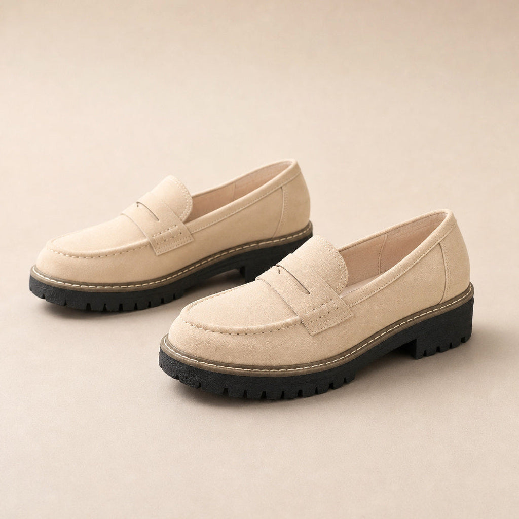 Godehild | Chunky Loafer mit Plateausohle und Rundkappe in Beige – Premium Editorial