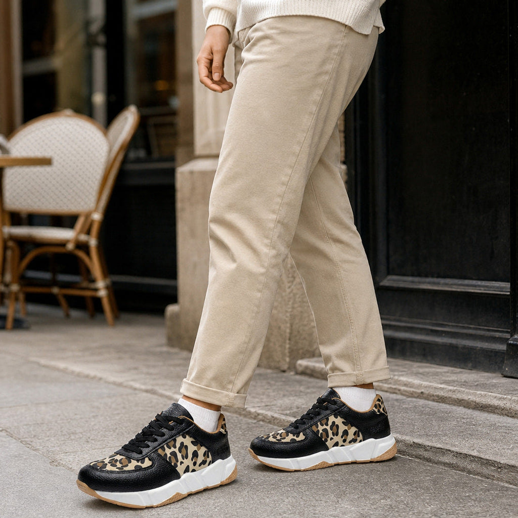 Gothilde | Plateau Sneaker mit Leopardenprint-Panel Schwarz – Gesamtlook