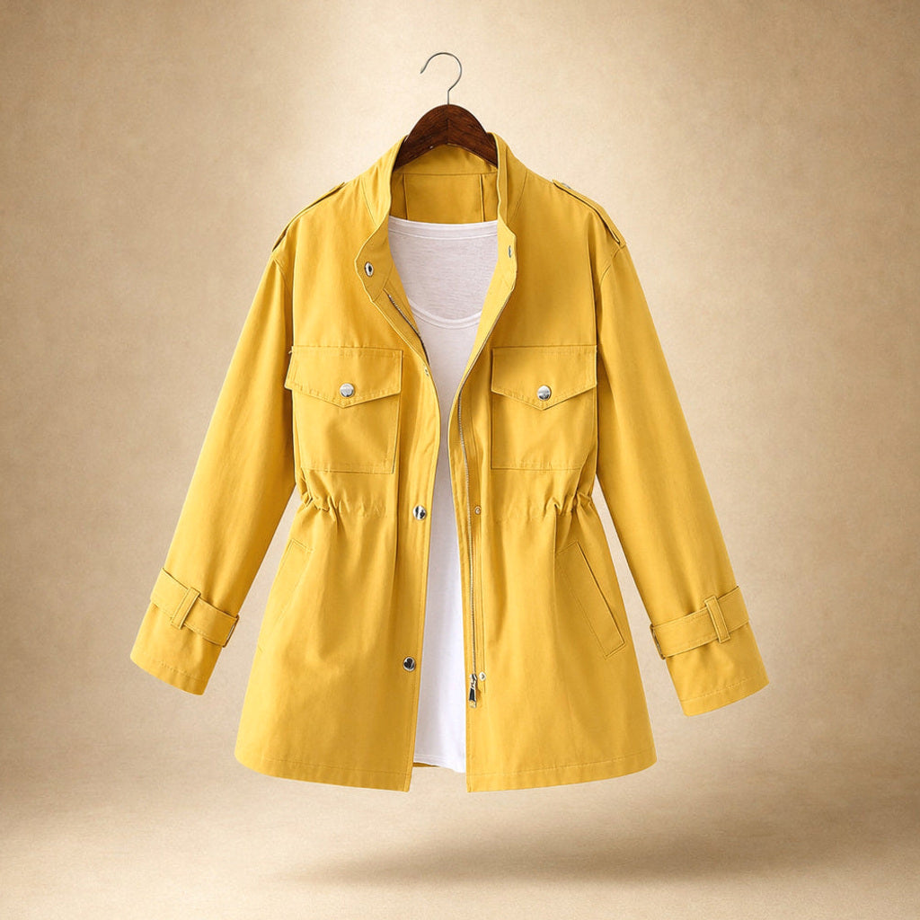 Gretel | Kurzer Trenchcoat mit Bindegürtel Gelb – Produktfoto