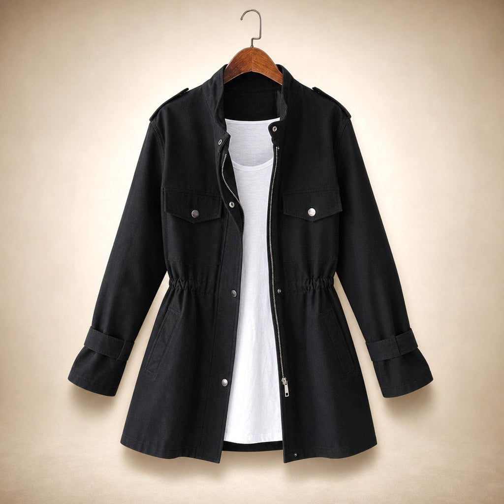 Gretel | Kurzer Trenchcoat mit Bindegürtel Schwarz – Produktfoto