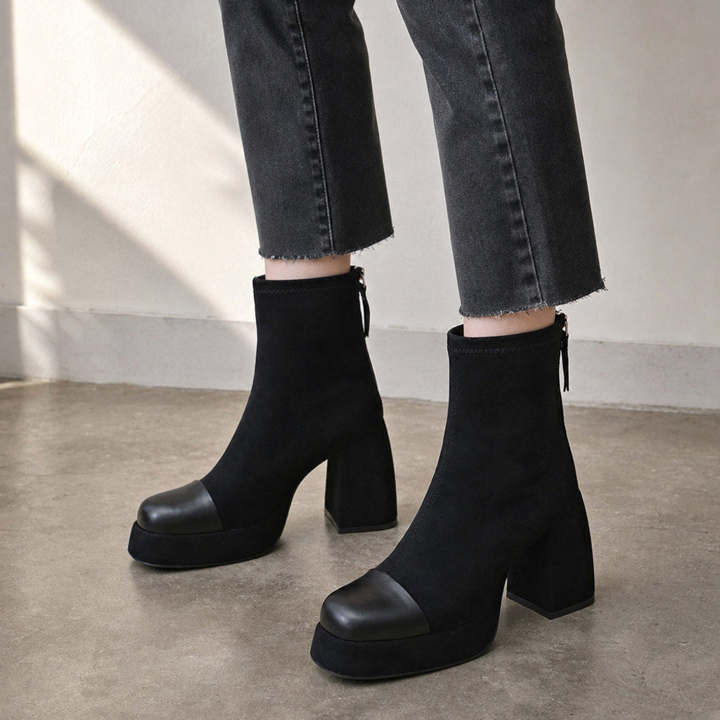Gunhild | Chelsea Boots mit Gummizug und Polstersohle – Gestyltes Editorial-Foto