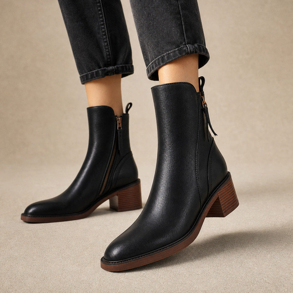 Heilwig | Chelsea Boots aus Leder mit Blockabsatz in Schwarz – Premium Editorial