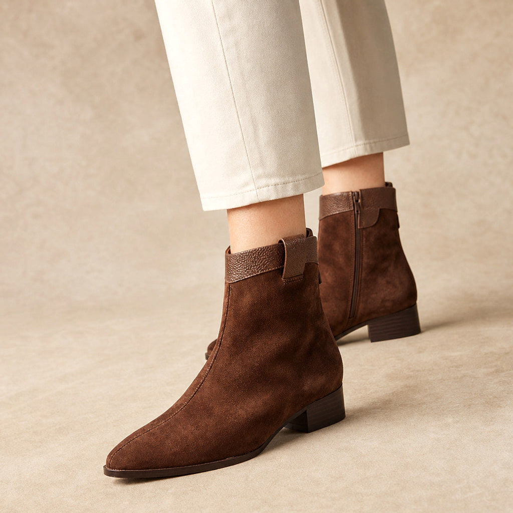 Heinrike | Chelsea Boots aus Wildleder mit spitzer Kappe in Braun – Premium Editorial