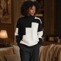 Henrike | Rollkragenpullover mit Rippstrick in lockerer Passform Weiß – Gestyltes Editorial-Foto