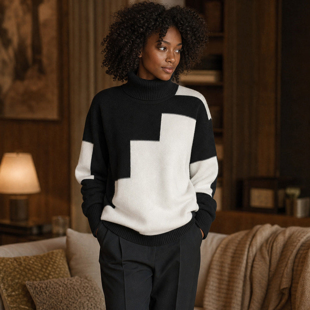 Henrike | Rollkragenpullover mit Rippstrick in lockerer Passform Weiß – Gestyltes Editorial-Foto