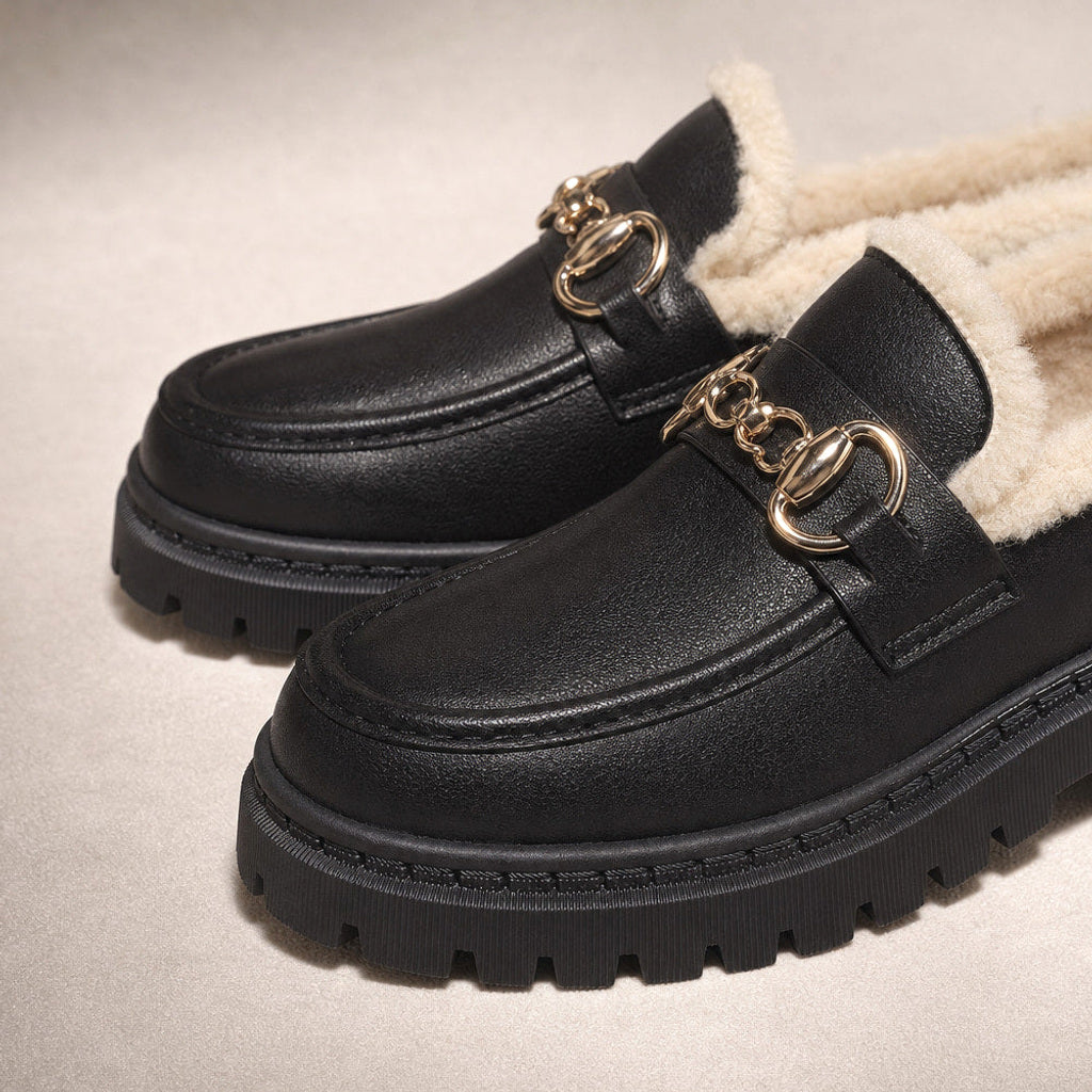 Herlinde | Plateau-Loafer mit Fleecefutter und Kettensteg Schwarz / Gold – Stoff- und Detailaufnahme