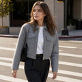 Hildburg | Boucle Jacke Damen kastig geschnitten Grau – Gestyltes Editorial-Foto