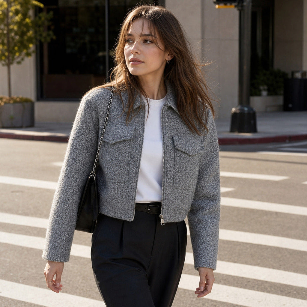 Hildburg | Boucle Jacke Damen kastig geschnitten Grau – Gestyltes Editorial-Foto