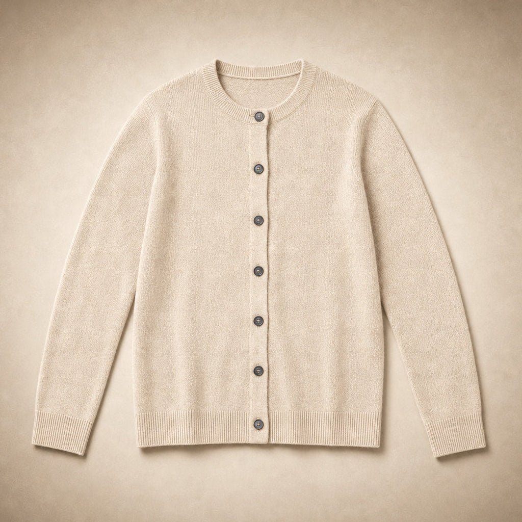 Hildeburgis | Strickjacke mit Knopfleiste und Rundhals Beige – Produktfoto