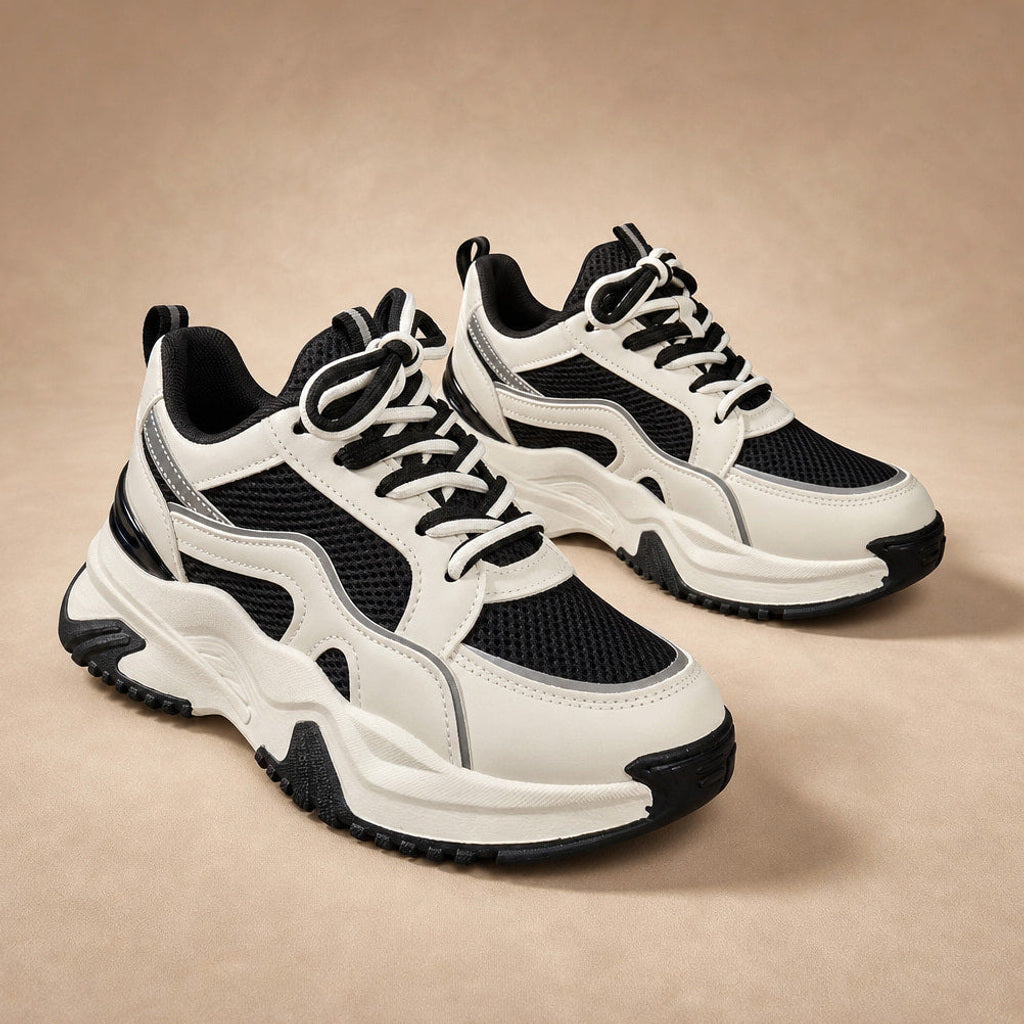 Hildelind | Plateau Sneaker mit Mesh-Einsätzen in Schwarz – Premium Editorial