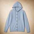 Hildtraud | Strickjacke mit Kapuze und Knopfleiste Blau – Produktfoto