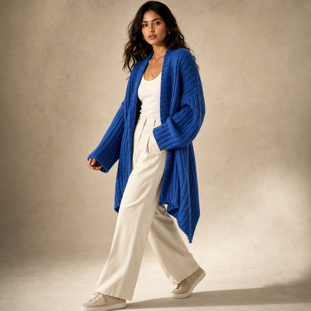 Hildwinde | Oversize-Strickjacke mit Seitenschlitzen Blau Blau – Seitenansicht