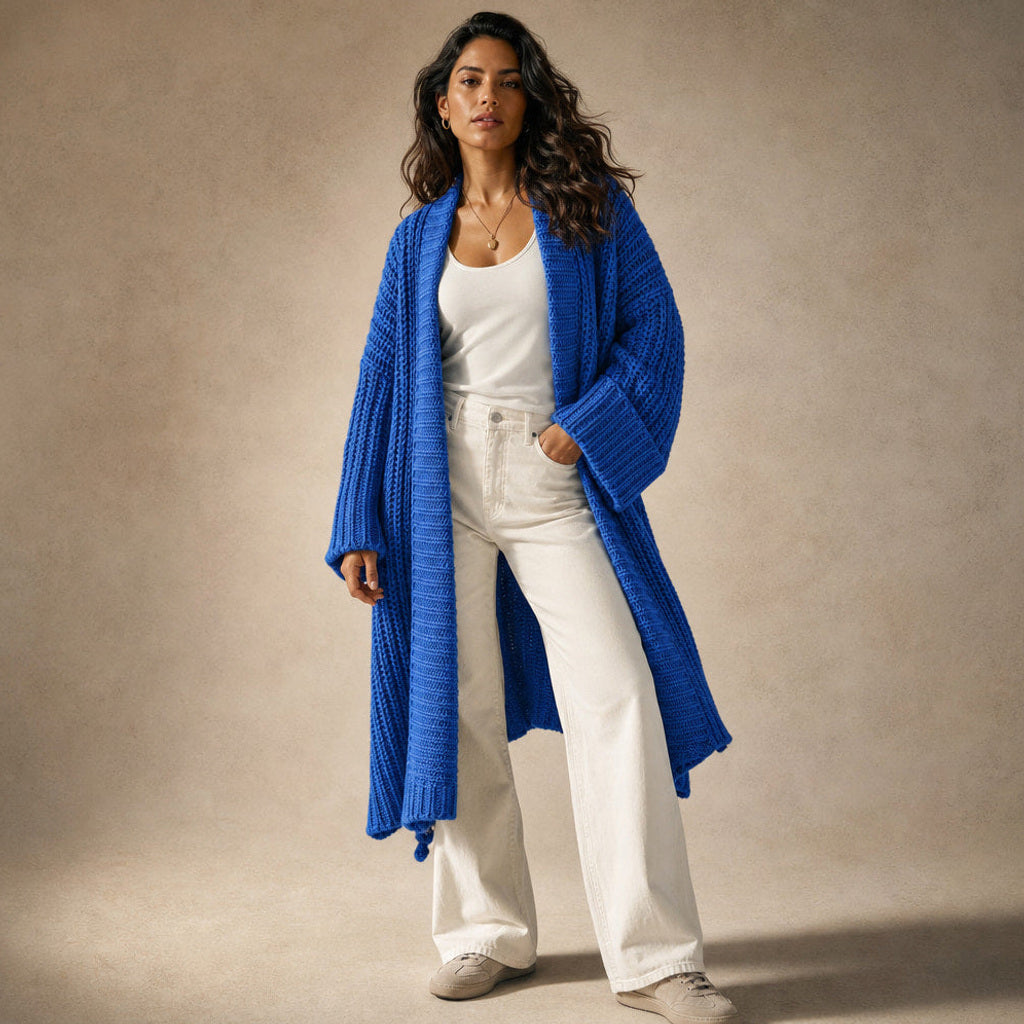Hildwinde | Oversize-Strickjacke mit Seitenschlitzen Blau Blau – Gesamtlook