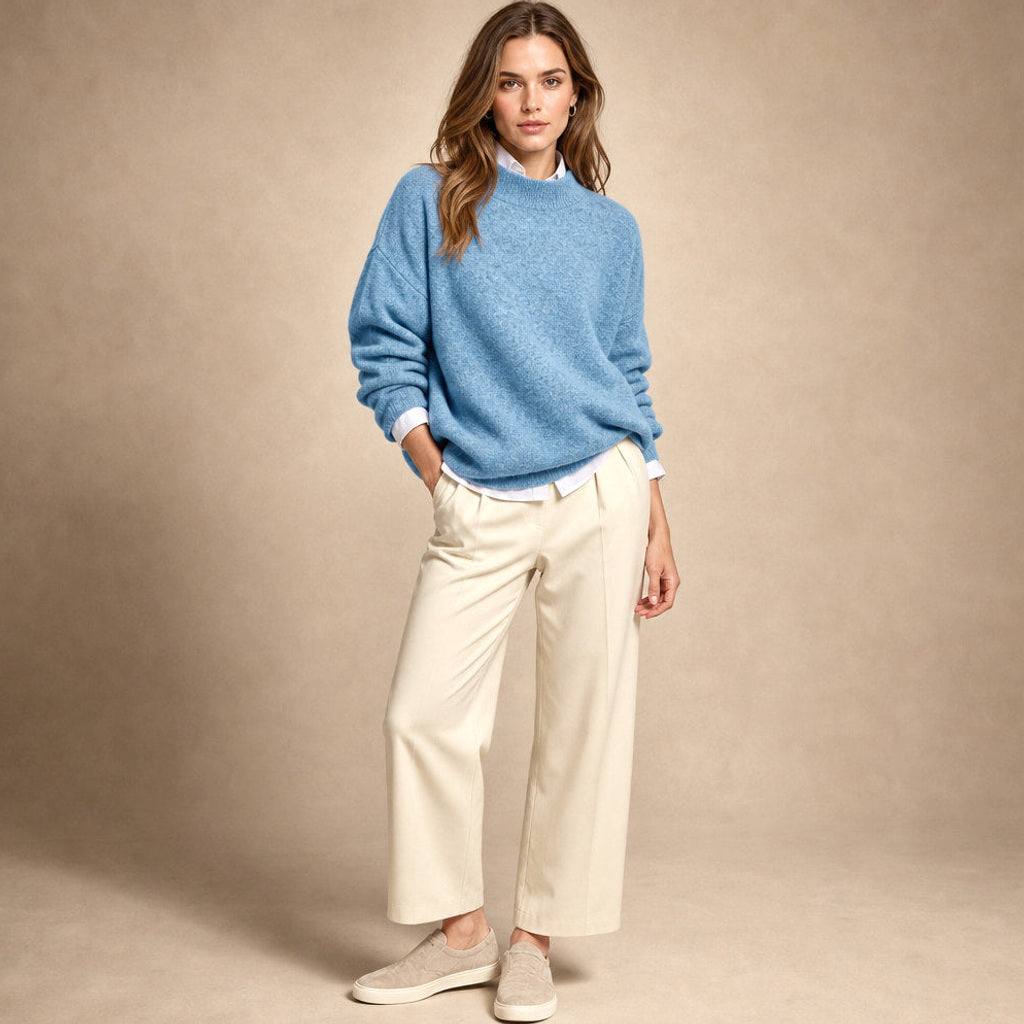 Hiltraud | Rollkragenpullover mit weitem Schnitt und Rippbündchen Blau – Seitenansicht