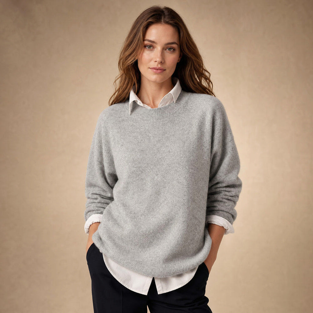 Hiltraud | Rollkragenpullover mit weitem Schnitt und Rippbündchen in Grau – Premium Editorial