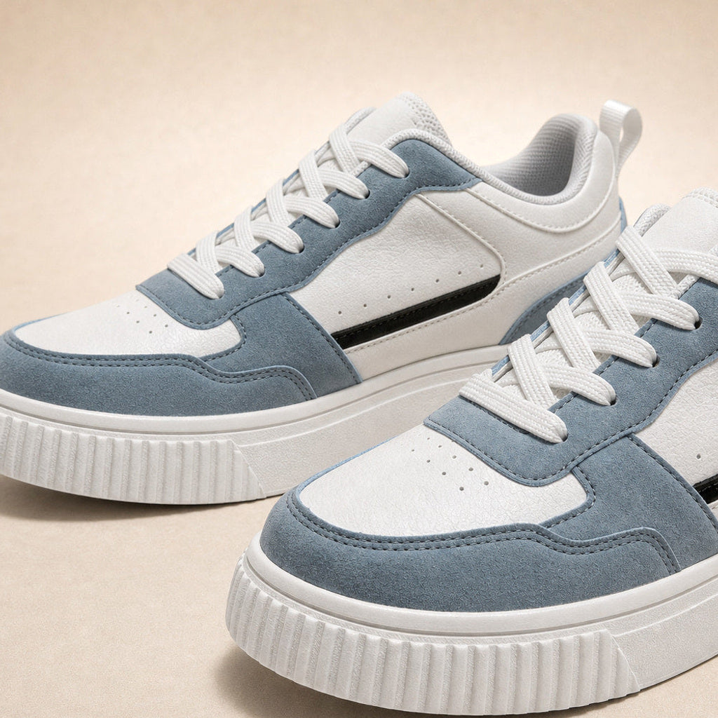 Ilka | Sneaker mit Plateausohle und Colorblock-Overlays Hellblau – Stoff- und Detailaufnahme