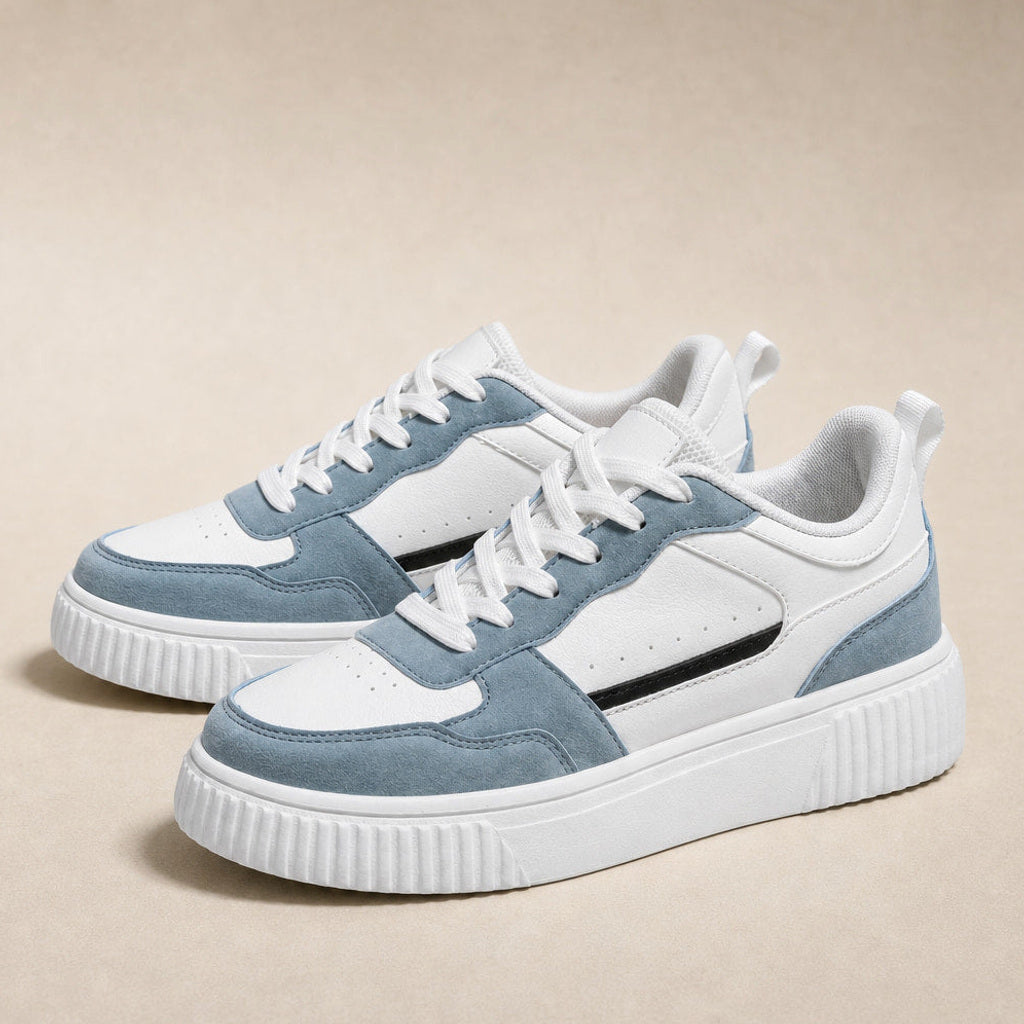 Ilka | Sneaker mit Plateausohle und Colorblock-Overlays in Hellblau – Premium Editorial