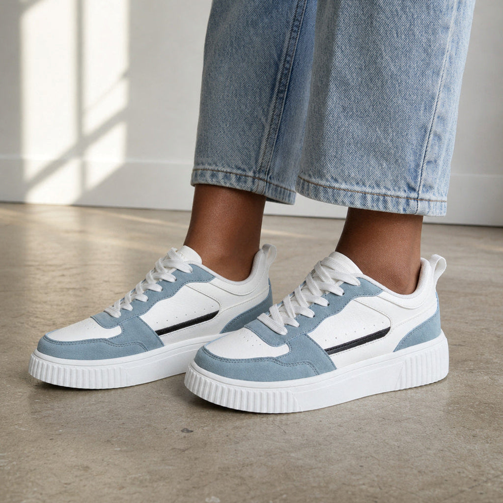 Ilka | Sneaker mit Plateausohle und Colorblock-Overlays – Produktfoto