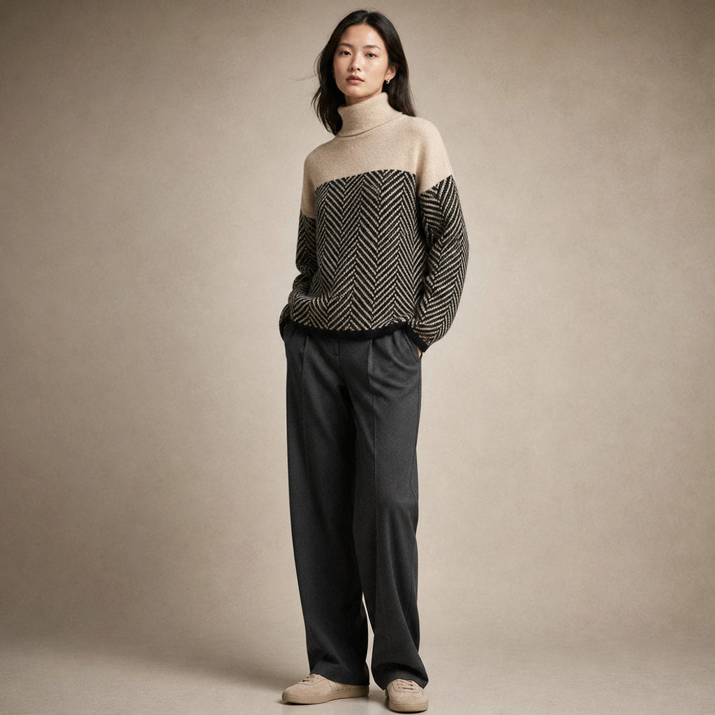 Ilona | Rollkragenpullover mit weichem Rippstrick Beige – Seitenansicht