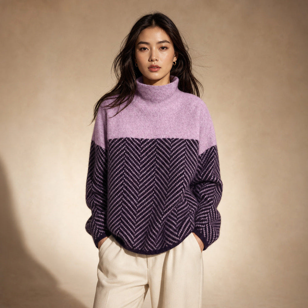 Ilona | Rollkragenpullover mit weichem Rippstrick in Lila – Premium Editorial