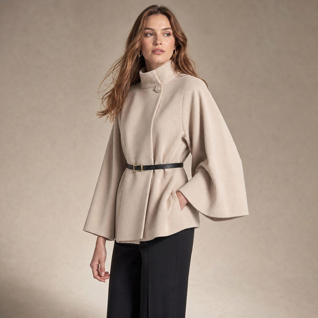 Ilsedore | Bouclé Jacke mit Schmetterlingsärmeln und Bindegürtel Aprikose – Seitenansicht
